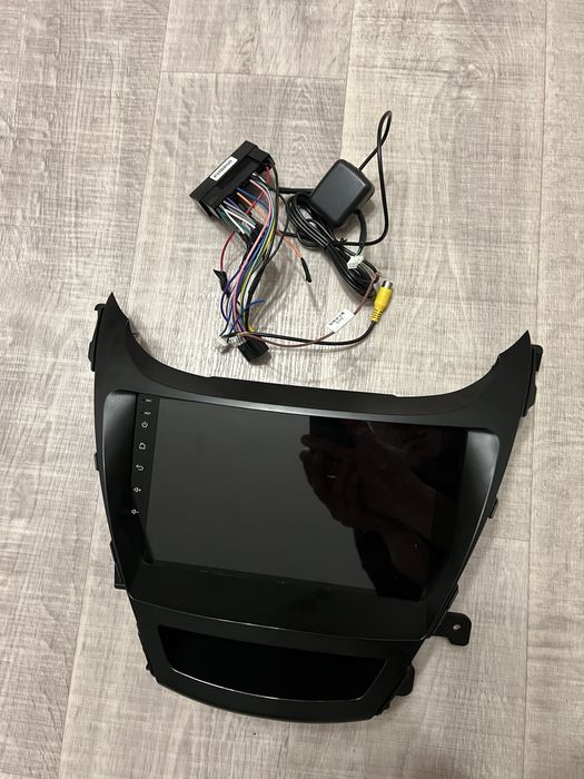 Андроид с рамкой для элантры