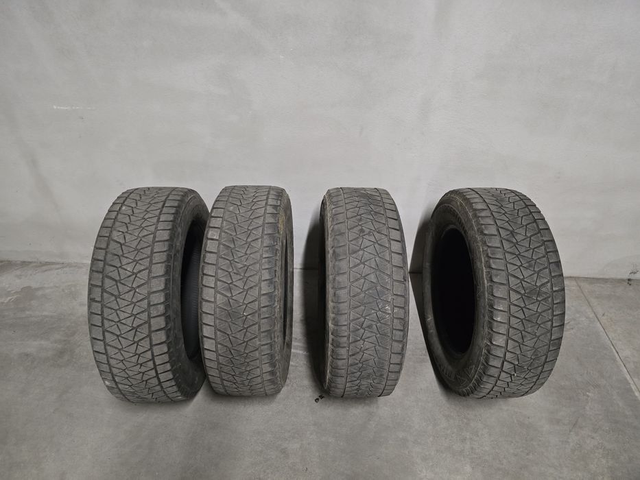 235/65/17 Bridgestone Blizzak DM-V2