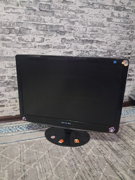 Монитор SAMSUNG(2 кабеля)