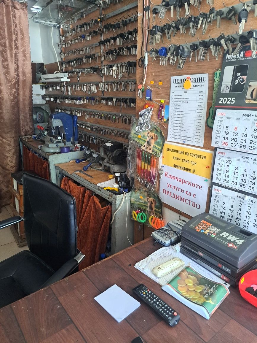 ДАВА СЕ ПОД НАЕМ 18квкв магазин