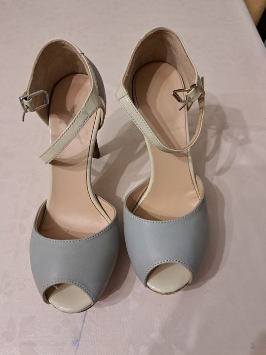 Sandale cu toc pentru doamne