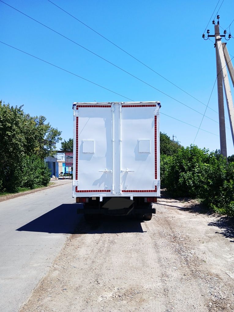 Isuzu tentli-furgon 5 tonnalik radnoy