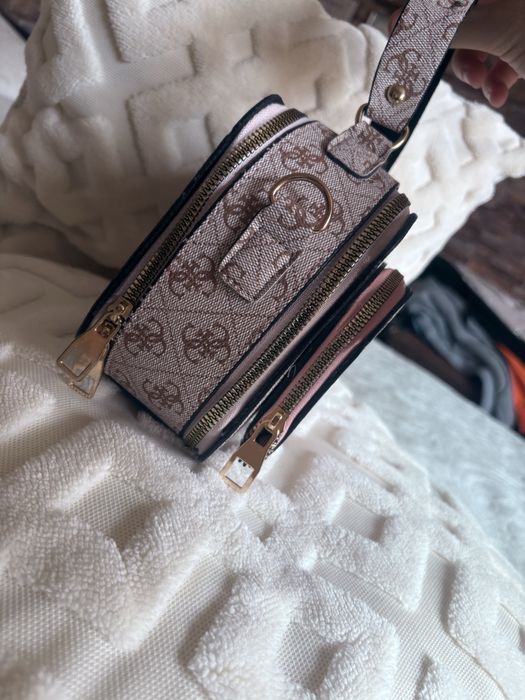Guess чанта нова