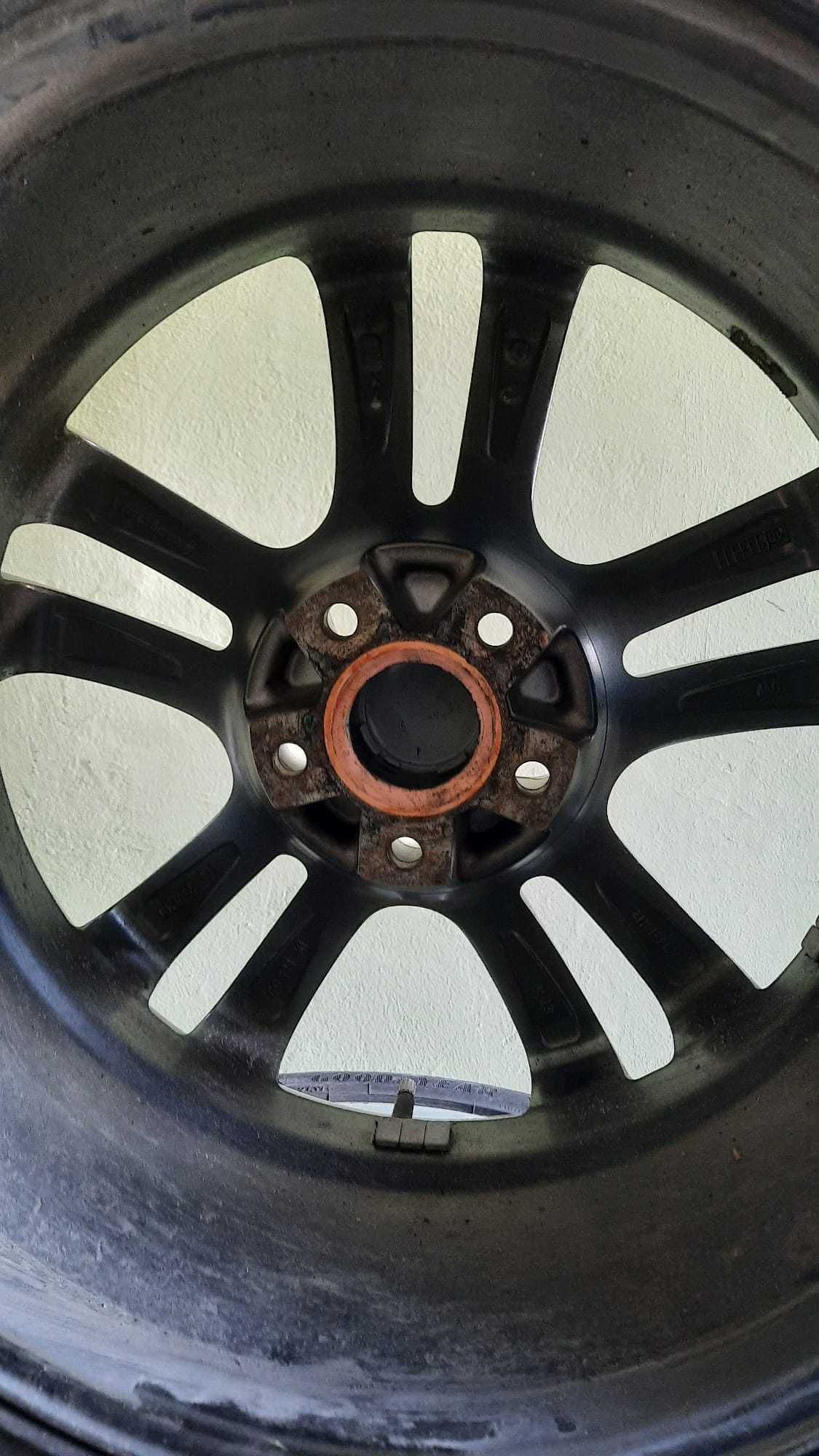 Roți magneziu cu cauciucuri de vara 225/40/18 pentru vw ,seat,skoda,