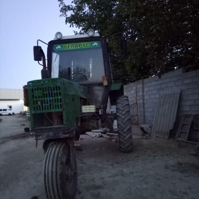 Mtz 80 traktori sotiladi
