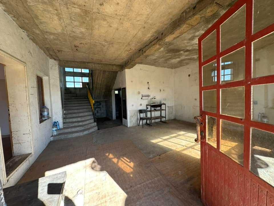 интересна къща 132кв / парцел 1643 кв / в с. Калипетрово, ул. ”ВИТ” 10