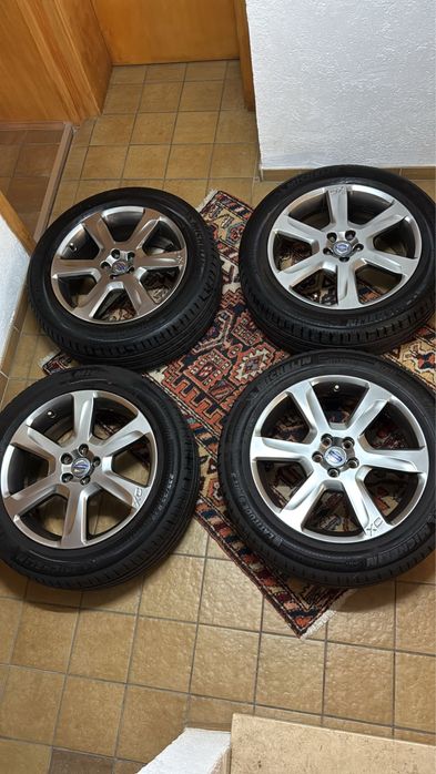 Vând jante și cauciucuri de vară pentre volvo XC60
