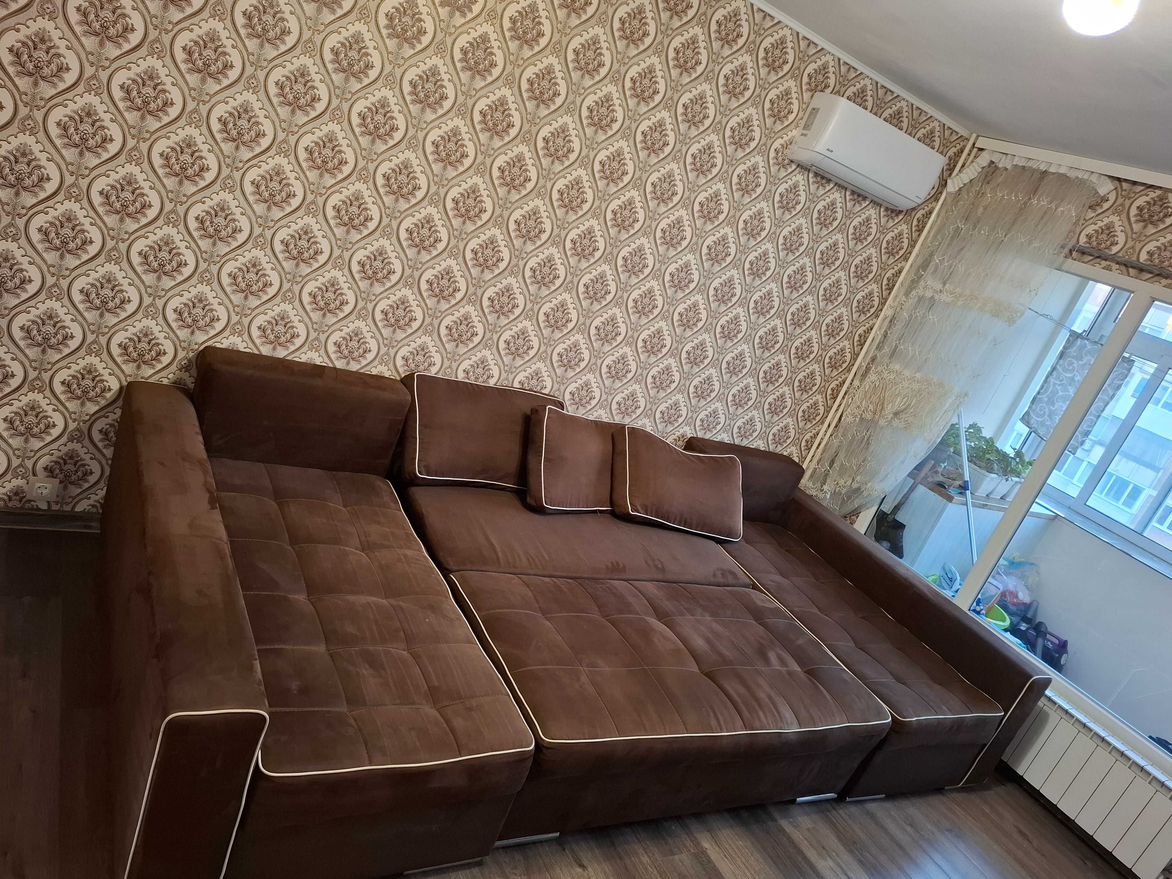 Пеобразен диван 333/160 + ракла