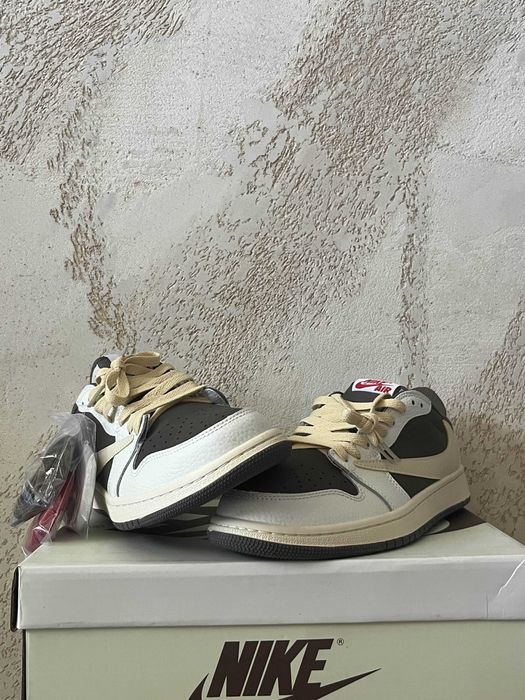 Jordan 1 Retro Low OG SP Fragment x Travis Scott