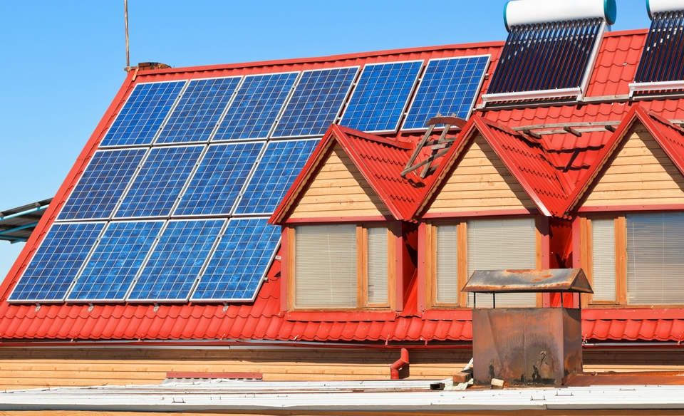 Energie Electrica cu Panouri Solare si Eoliana pentru casa