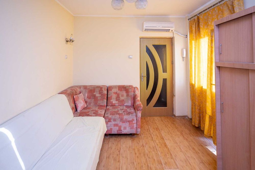 Apartament 2 camere + terasa, etaj 2, central.