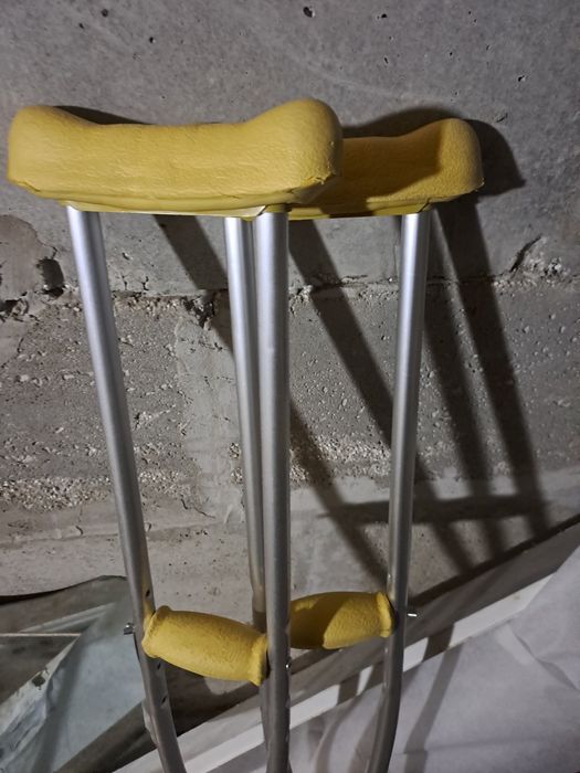 Отдам даром почти новые.