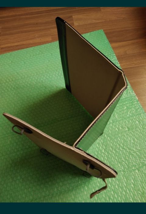 Husă tabletă. Flexibilă, reglabila, retractabilă, sistem suporți regl