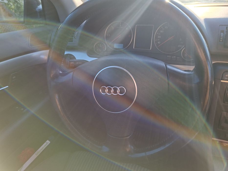 Vând Audi A4 1.9