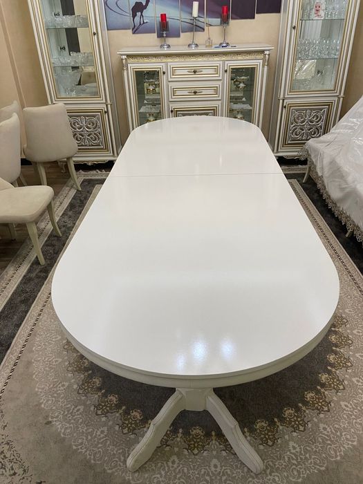 Белый стол в отличном состояний!