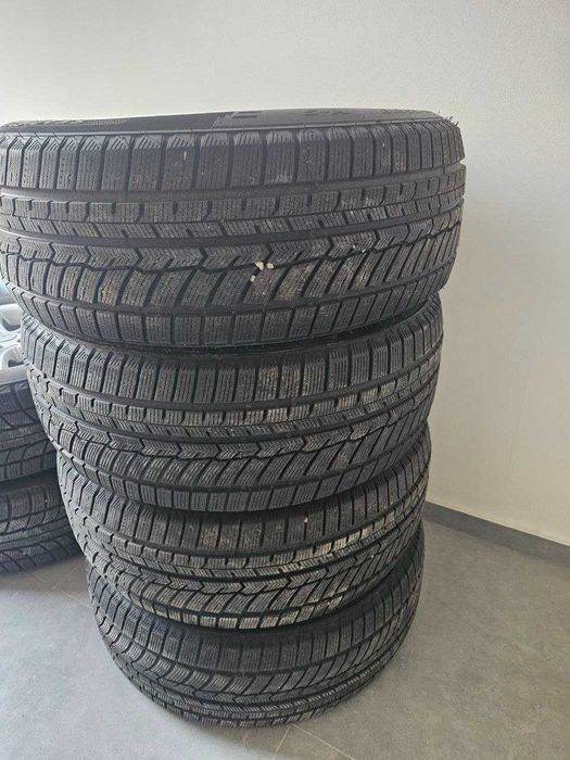 Продаю зимный шины 225/55 R18
