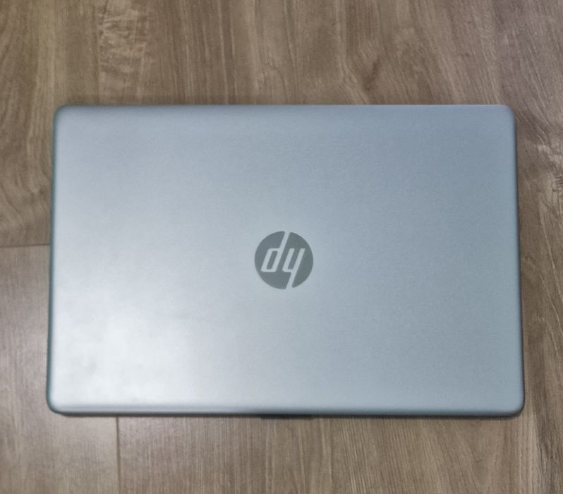 Vând Laptop hp i7