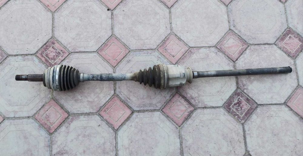 Хайлендер, 3.3 л, правая граната в сборе.