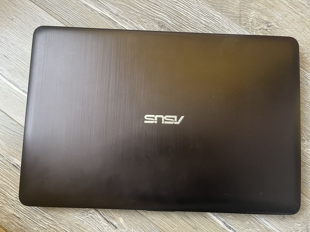 Laptop I3 6006u geforce GTX 950m Vand Sau Schimb Cu MacBook Pro