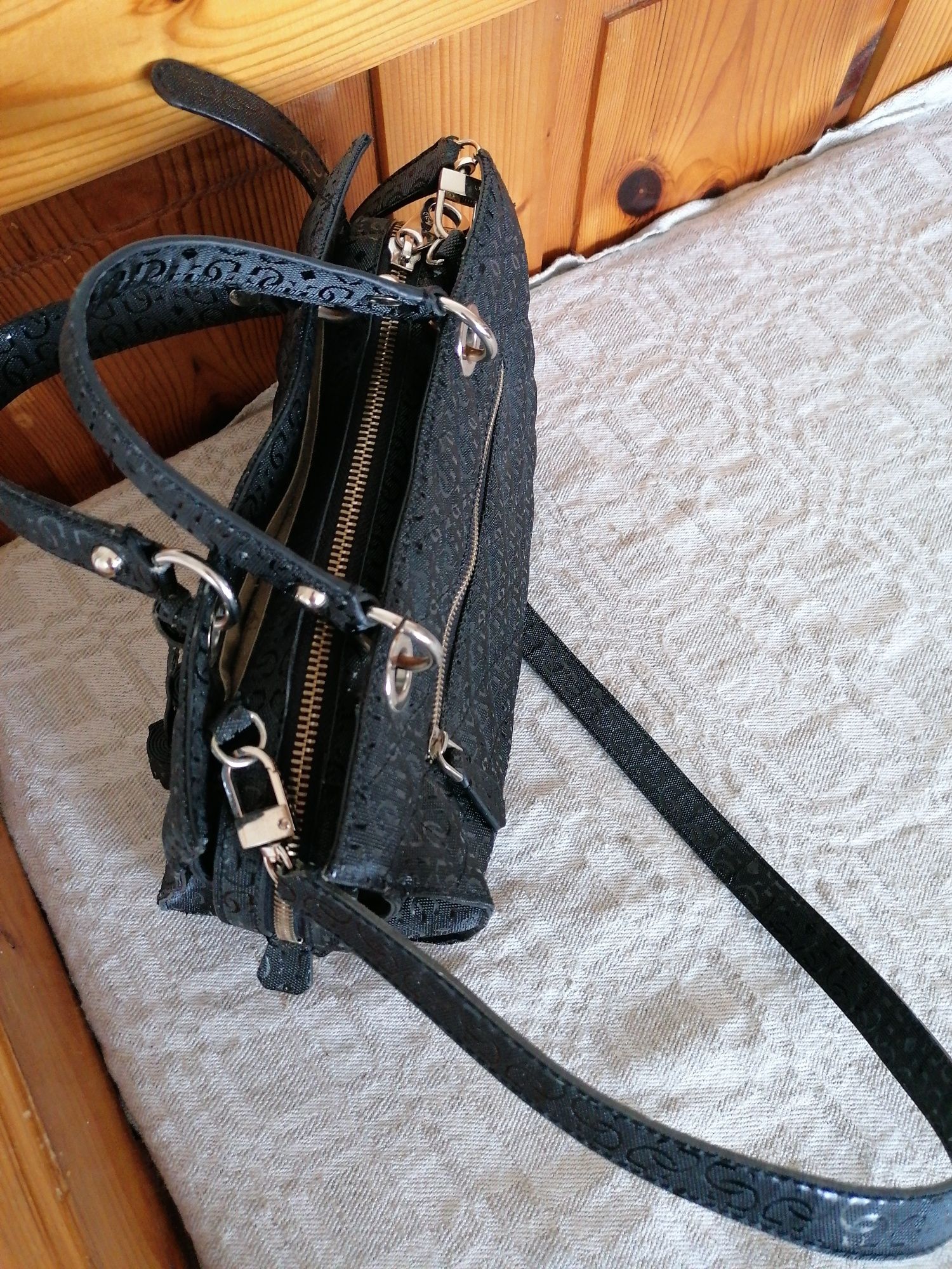 Оригинални чанта Guess