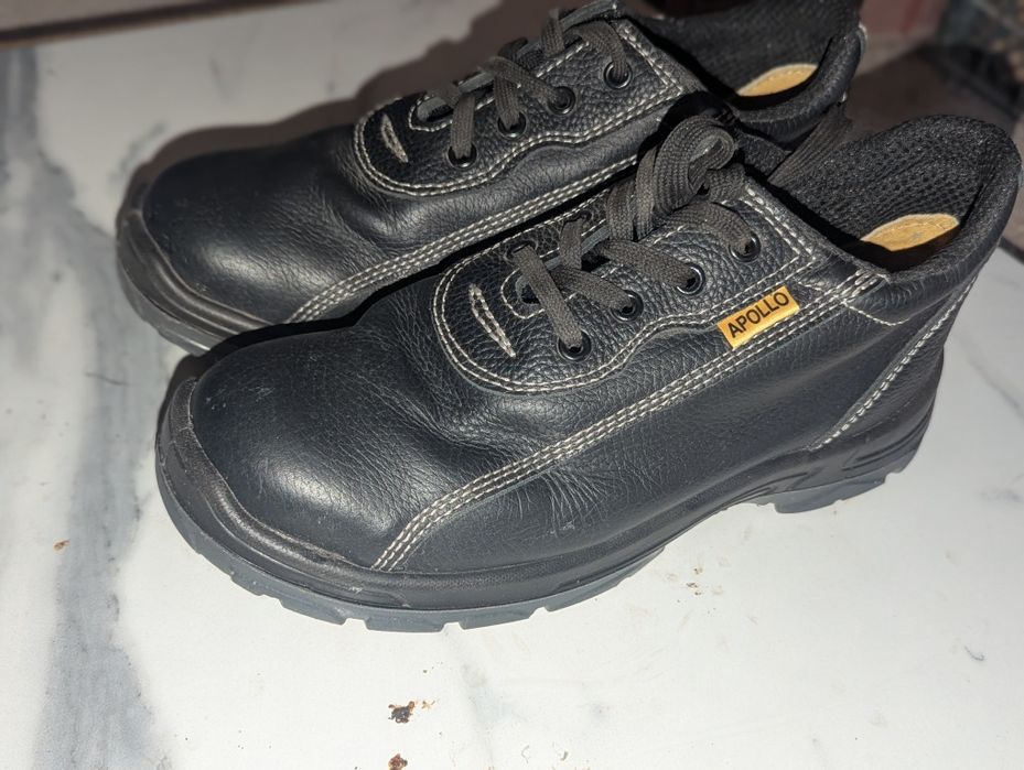 Продам спец обуви