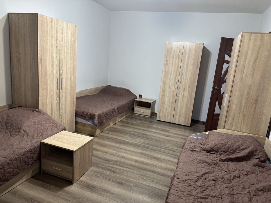 Единично с матрак и гардероб, нощно шкафче