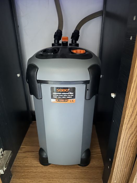 Аквариум акриловый 300 л с рыбами. Астронатусы 3 шт. Парчовые 2 шт.