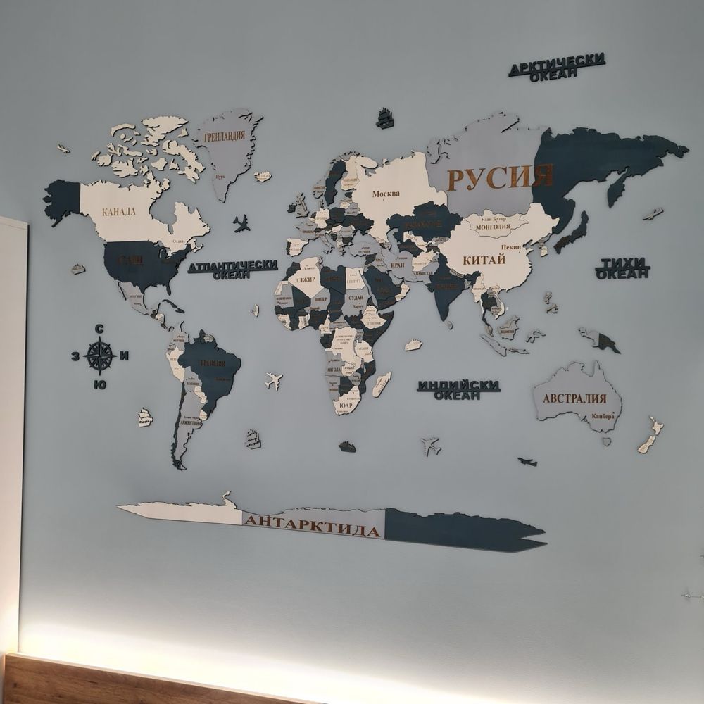 Дървена карта на света