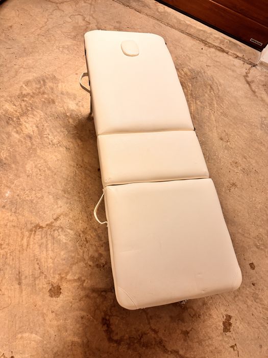 Сгъваема медицинска кошетка за масажи, перманент, козметични процедури