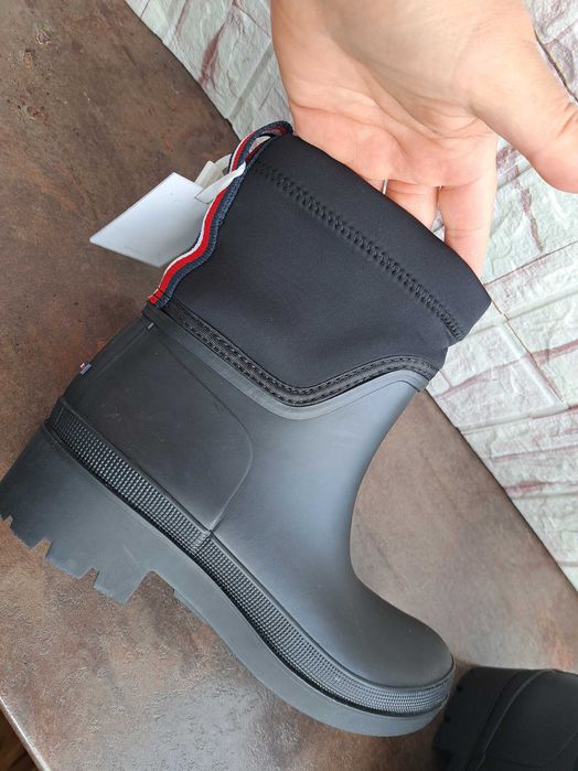 дамски боти,зимни обувки,гумени ботуши Tommy Hilfiger номер39,нови