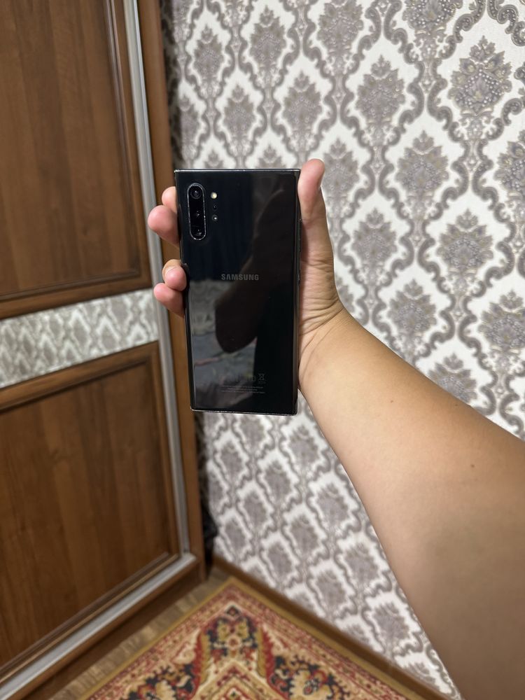 Samsung S10+ 5G 8/256 возможно обмен