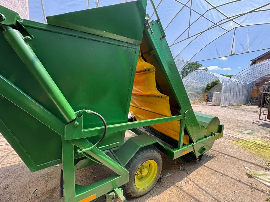 Комбайн за етерично-маслени култури.