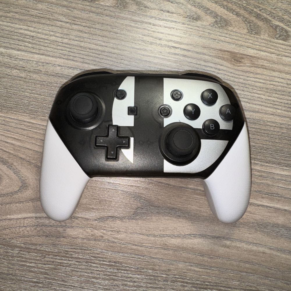 Nintendo switch oled в идеальном состоянии + джостик и кейс