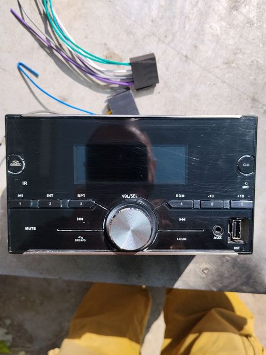 Продам автомагнитолу рабочая usb mikro cd aux блютуз