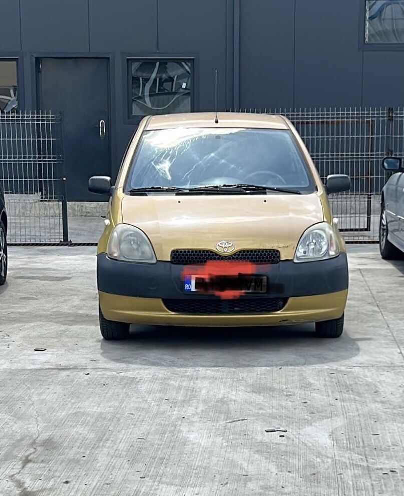 Toyota Yaris 1300 .