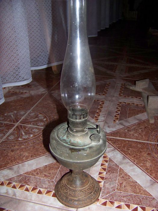 Lampă Antică de masă cu petrol, marcată R. Ditmar Wien (cca. 1900)