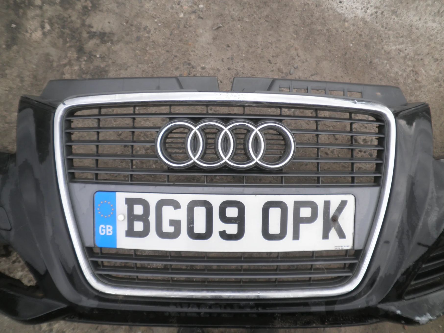 Grila bara fata Audi A3 8P 8P0853651H