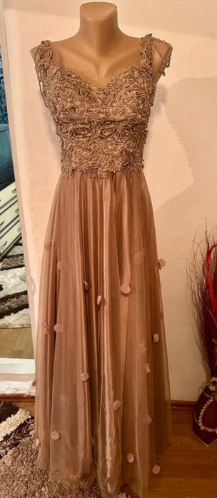 Vând rochie pentru ocazii