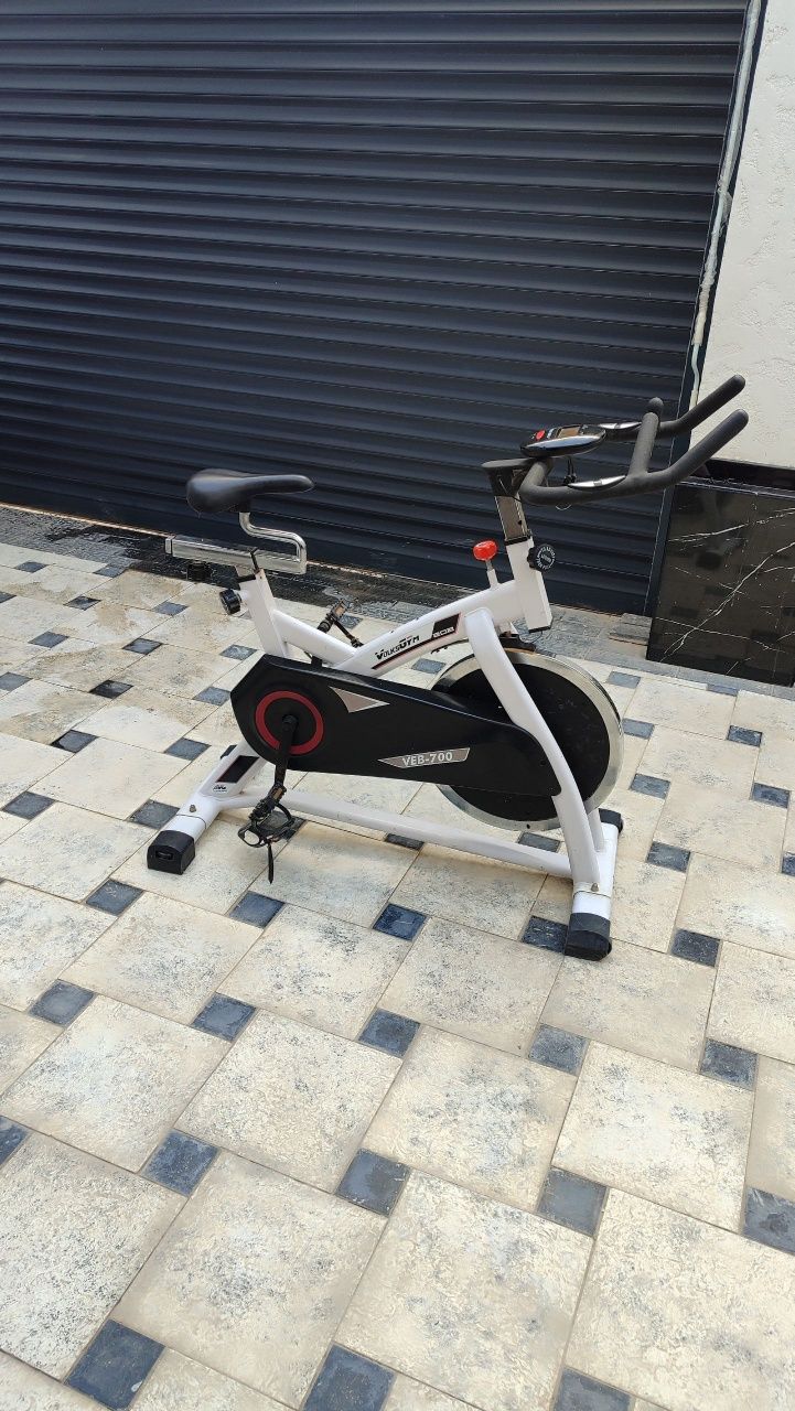 Продам профессиональный вело тренажер Spinning Bike. До 180 кг