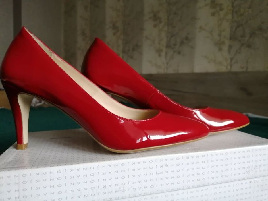 Дамски стилни обувки - червени