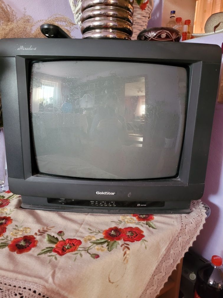 Televizor vechi marca Goldstar