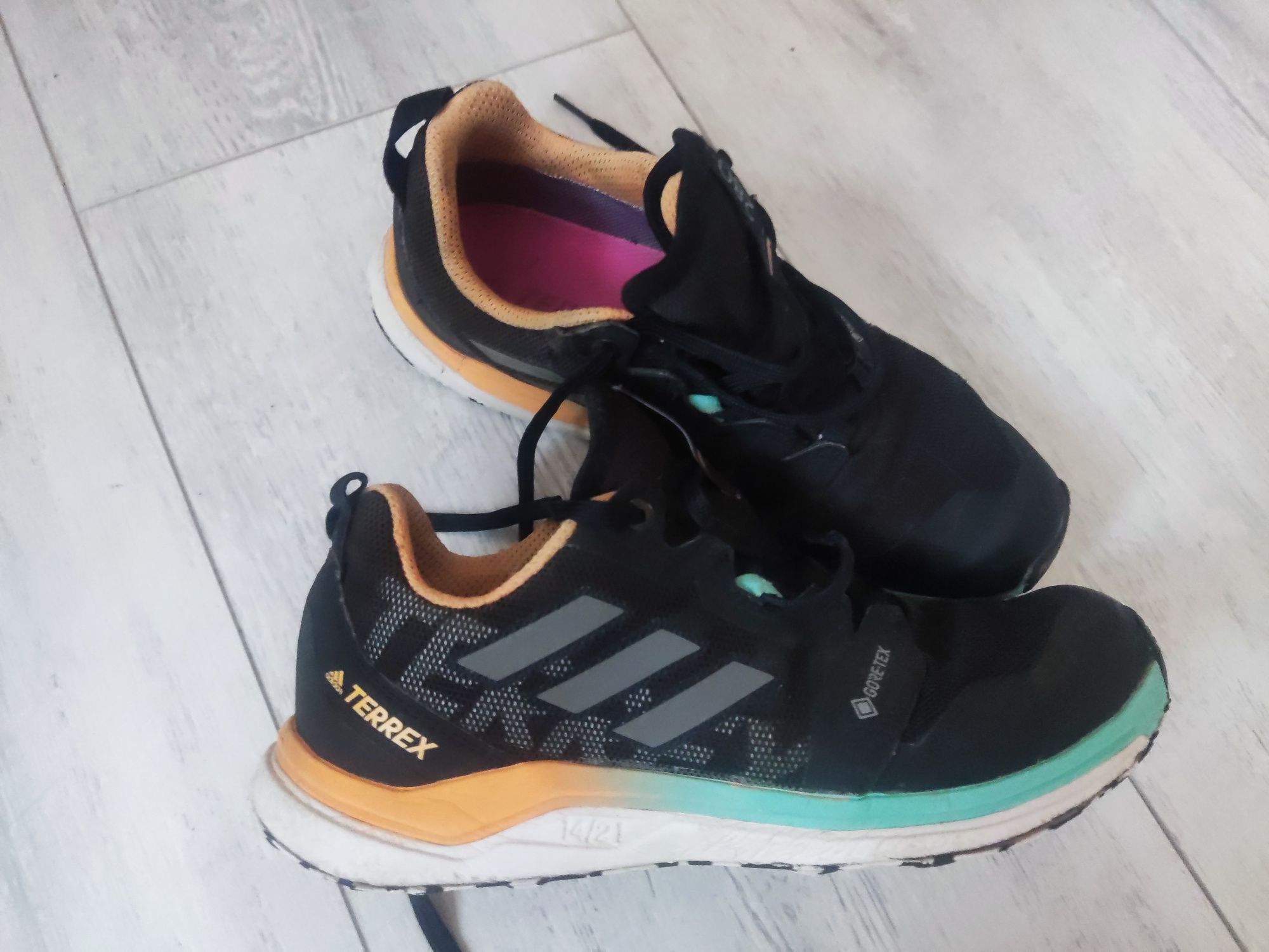 Adidas маратонки