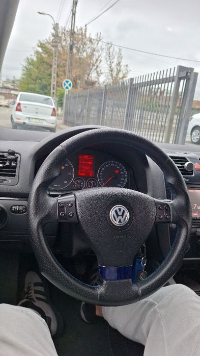 Se vinde volan golf 5