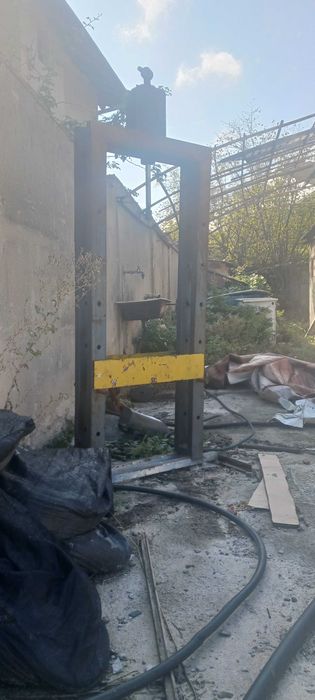 Предлагам хидравлична  преса за автомобили