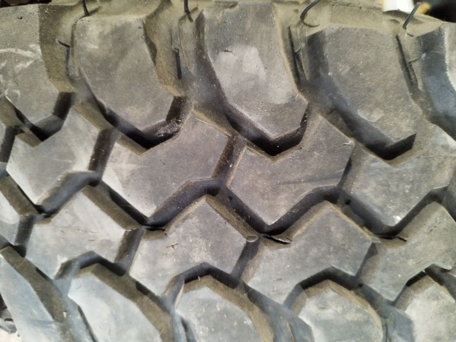 Продавам 2 броя много добри гуми за кал DAKAR