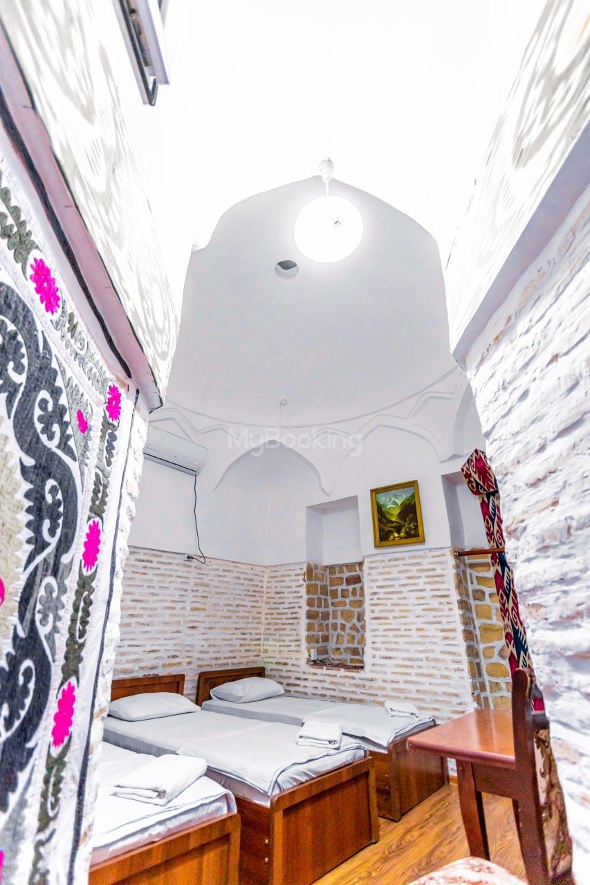 Arzon hotel. Labi hovuz yonida joylashgan 18-asr Carvon Saroyi