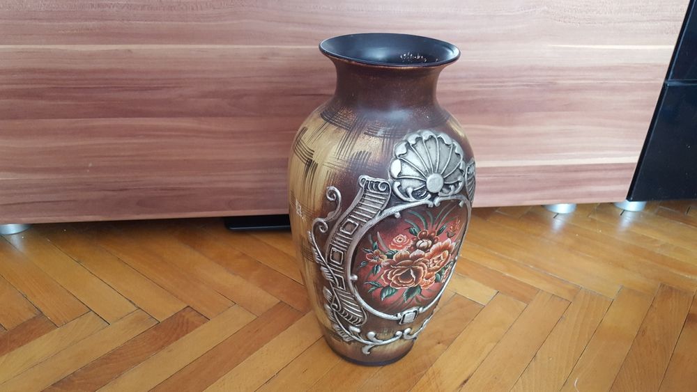 Vaza pictată model deosebit