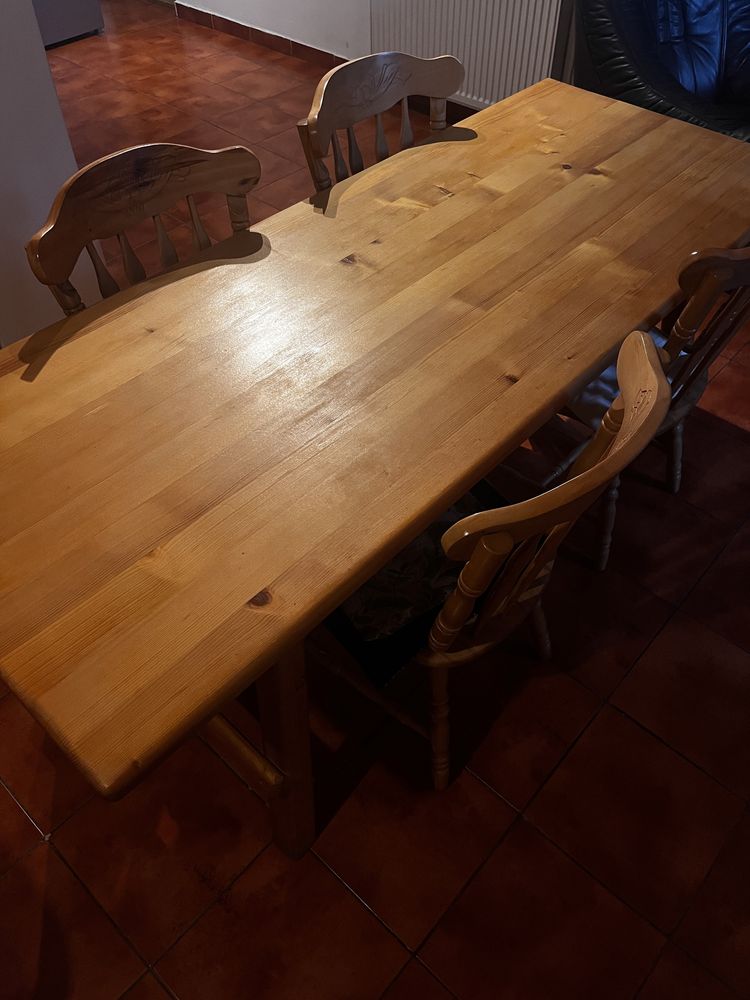 Masa de interior din lemn solid