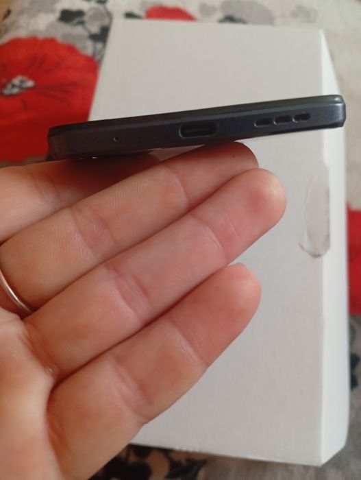 Vând telefon mobil