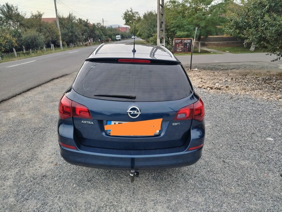Vând Opel Astra j